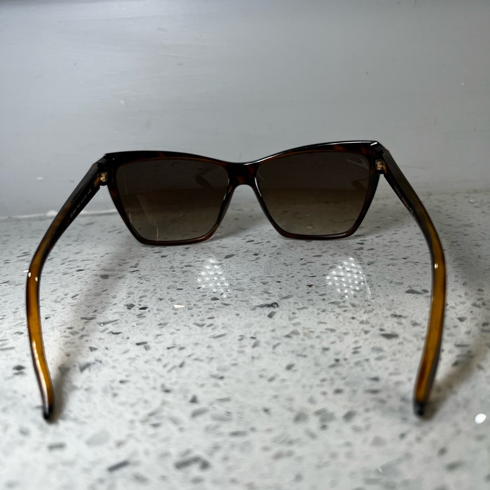 Cat Eye GUCCI Sunglasses - Picture 3 of 5